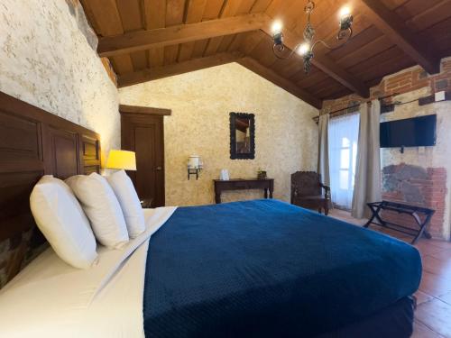 Standard Queen Room image 5