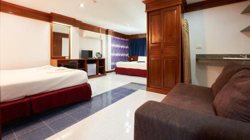 room detail thumbnail 1