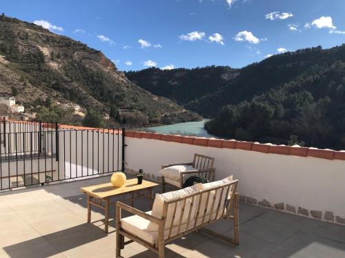 Casas Lacambra 7DORMITORIOS con piscina, barbacoa y vistas espectaculares in Casas de Ves