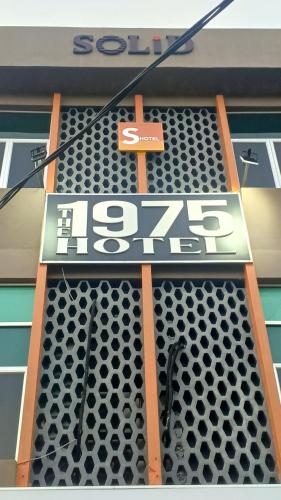 The 1975 Hotel Empire