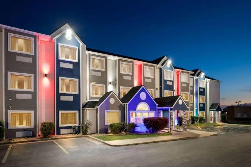 Microtel Inn & Suites by Wyndham Tulsa - Catoosa Route 66 in Tulsa, USA