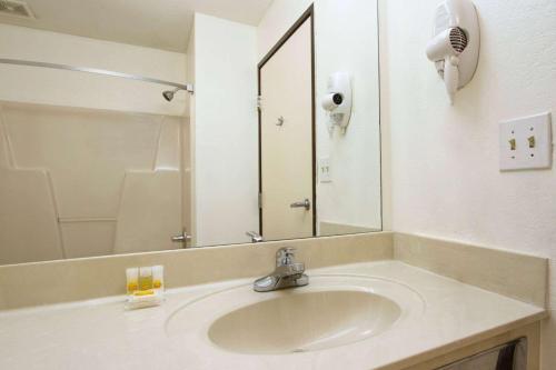 Days Inn by Wyndham Mauldin/Greenville in Greenville, USA