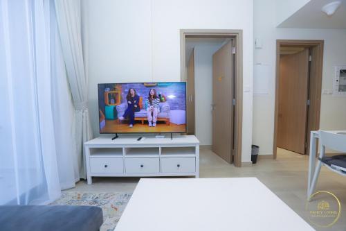 Luxury 2-BHK Apartment Located in Azizi riviera 47 Riv 47-419, Dubai (foto 2)