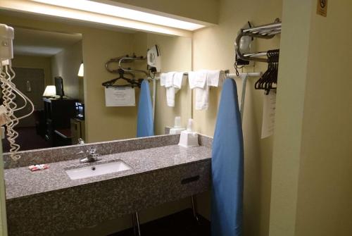 Travelodge by Wyndham Knoxville East in Knoxville, USA