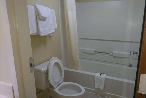 Travelodge by Wyndham Knoxville East in Knoxville, USA