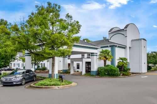 Clarion Pointe Apex - Holly Springs in Apex, USA