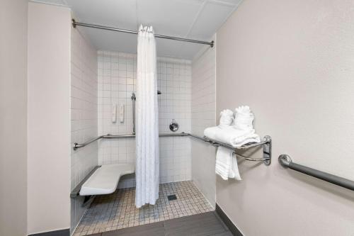 Clarion Pointe Apex - Holly Springs in Apex, USA