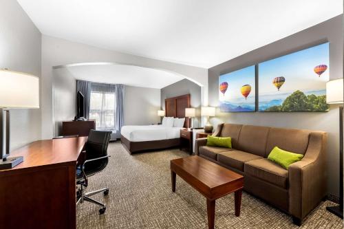 Clarion Pointe Apex – Holly Springs
