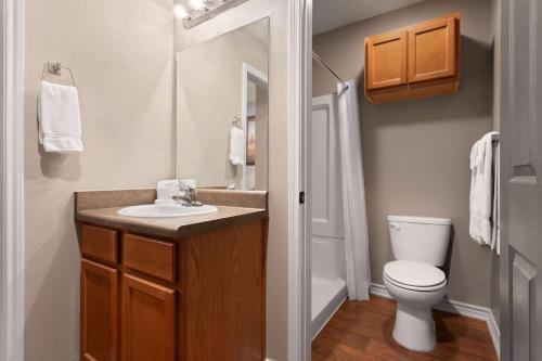 Eagles Den Suites Cotulla a Travelodge by Wyndham in Cotulla, USA
