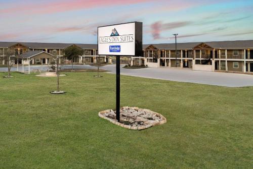 Eagles Den Suites Cotulla a Travelodge by Wyndham in Cotulla, USA