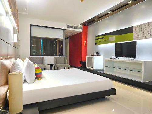 room detail thumbnail 1