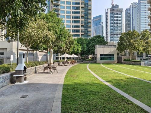 Elegant 1BR At Sanibel Tower park Island Tower Dubai Marina by al sarya holiday homes, Dubai (photo 4)