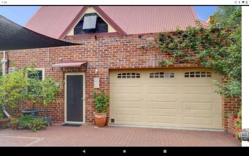 Beautiful & Peaceful 2 bedroom villa in Northbridge, Perth