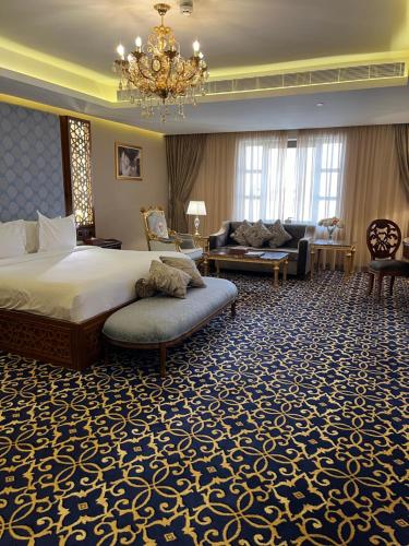 Deluxe Suite image 5