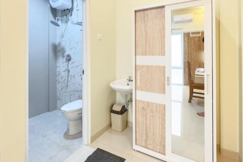 Urbanview at Sutomo Syariah near RSUD Nganjuk by RedDoorz, Nganjuk (foto 6)