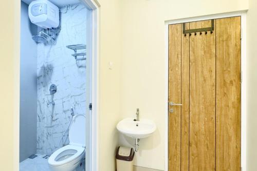 Urbanview at Sutomo Syariah near RSUD Nganjuk by RedDoorz, Nganjuk (foto 7)