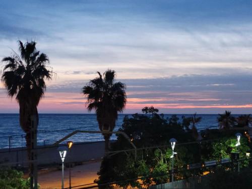 Manzara, Casa con vistas al mar y jardín (Casa con vistas al mar y jardin) in Canet De Mar
