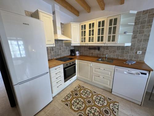 One-Bedroom Apartment with Terrace image 7