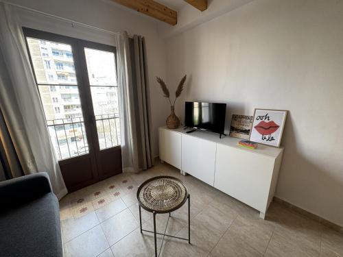 One-Bedroom Apartment with Terrace image 3
