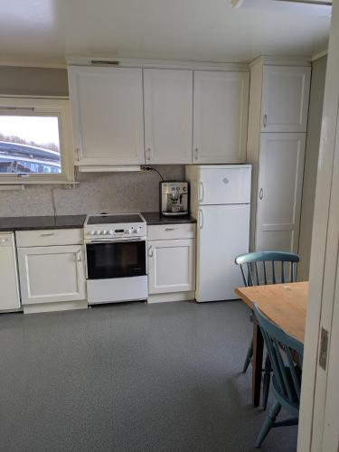 Konyha, Three bedroom home with an amazing mountain view! in Oppdal