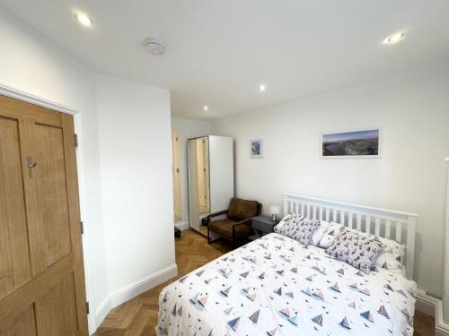 The Slipway Suite Fowey Harbour & Parking 1 Min The Slipway Suite Fowey Harbour & Parking 1 Min