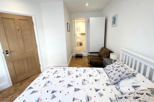 The Slipway Suite Fowey Harbour & Parking 1 Min The Slipway Suite Fowey Harbour & Parking 1 Min