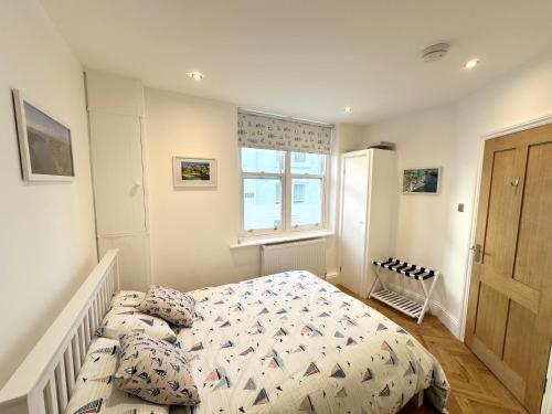 The Slipway Suite Fowey Harbour & Parking 1 Min The Slipway Suite Fowey Harbour & Parking 1 Min