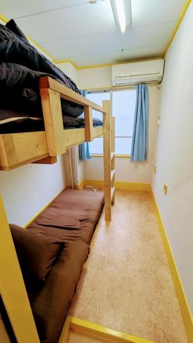 Joe Backpackers, Tokio