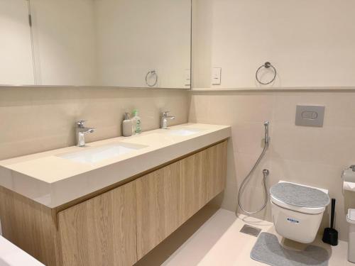 DVR 4 BR Apartment available in Downtown View 2, Дубай (фото 2)