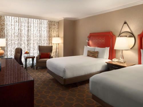 Deluxe Double Room with Two Double Beds and City View