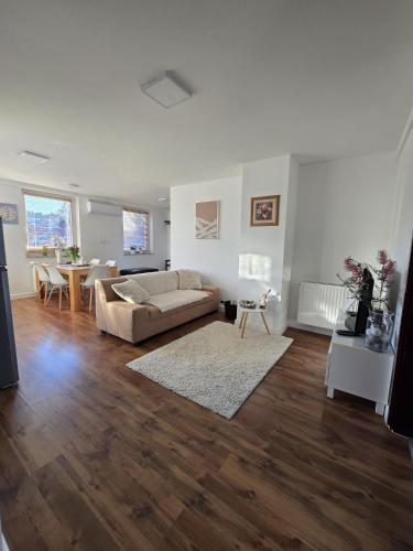 LULU Apartman in อัลโซโลเวเรก