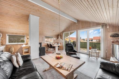 Vista exterior, Cozy Holiday Home With A Large Enclosed Terrace in Ringkobing