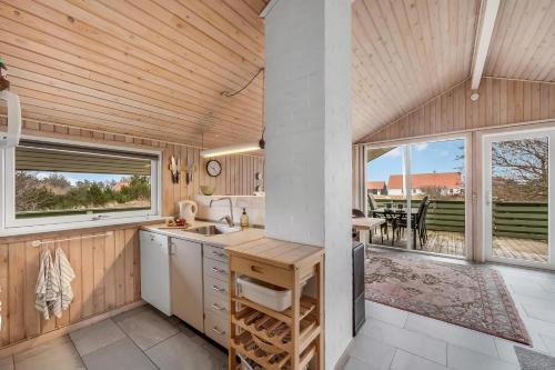 Vista exterior, Cozy Holiday Home With A Large Enclosed Terrace in Ringkobing