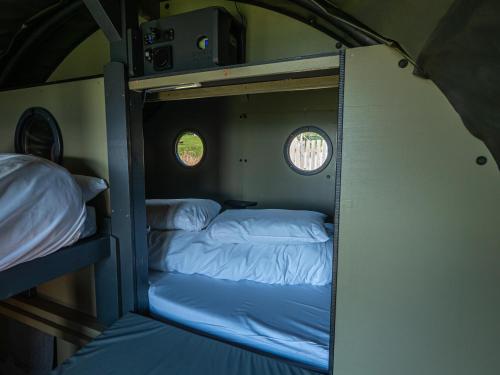 2 double beds