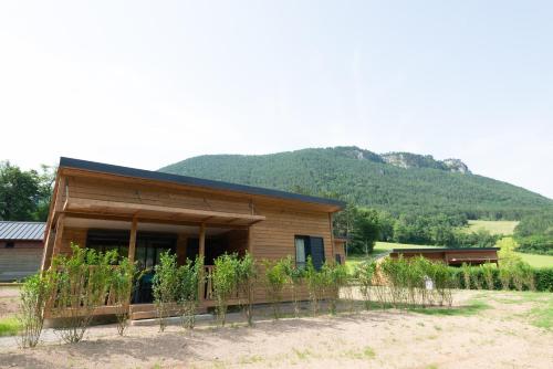 Gîte Chalet 4/6 pers. - Camping Les Berges du Bramont (Gite Chalet 4/6 pers. - Camping Les Berges du Bramont) in 芒德