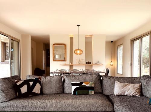 Villa de Standing avec vue montagne, proche de Porto-Vecchio – khách sạn tại Arca