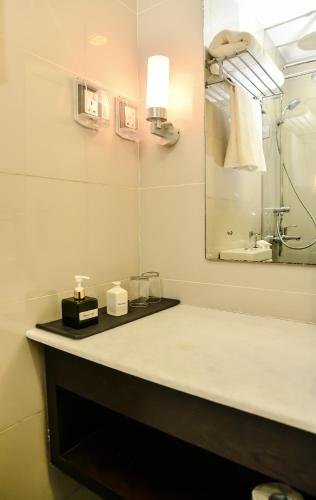 Habitación doble, superior, vistas a la ciudad, vistas al puerto, balcón