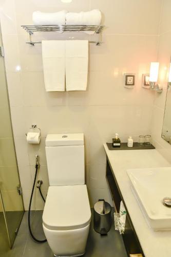 Beehive Premier Room Type - Standard Double Room (Free Return Airport Transfer and 10% off on Food & Beverage)