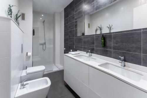 Two-Bedroom Apartment with Terrace image 9