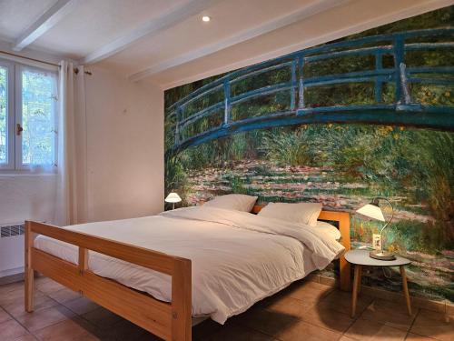 1 queen bed, 3 twin beds
