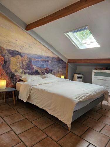 1 queen bed, 1 bunk bed