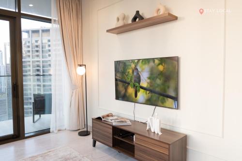 Brand New 1BR Sanctuary I Stay in Style l Lifestyle & Wellness I Canal & Burj Khalifa Views, Dubaï (photo 3)