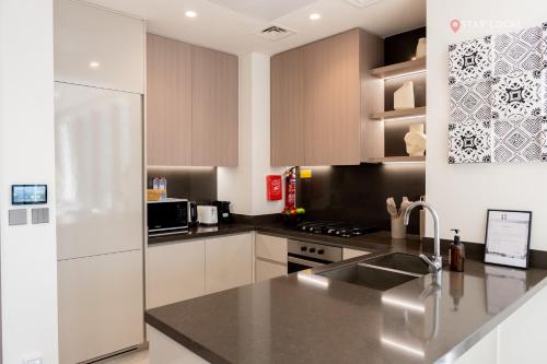 Brand New 1BR Sanctuary I Stay in Style l Lifestyle & Wellness I Canal & Burj Khalifa Views, Dubaï (photo 6)