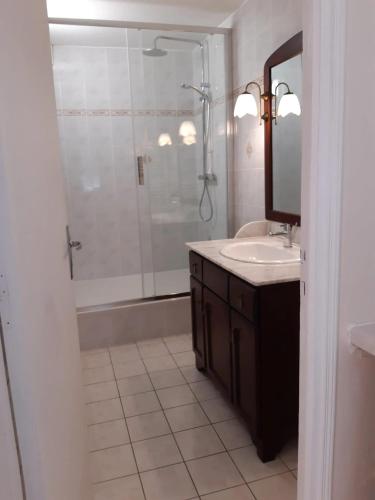House with 2 bedrooms in Chanteloup with wonderful city view furnished terrace and WiFi 4 km from the beach - image 12