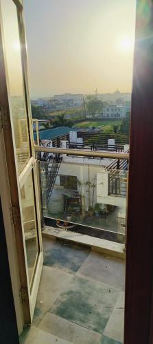 ระเบียง/ชานเรือน, HOTEL YOURS PACIFIC in ซุดโฮวาลา