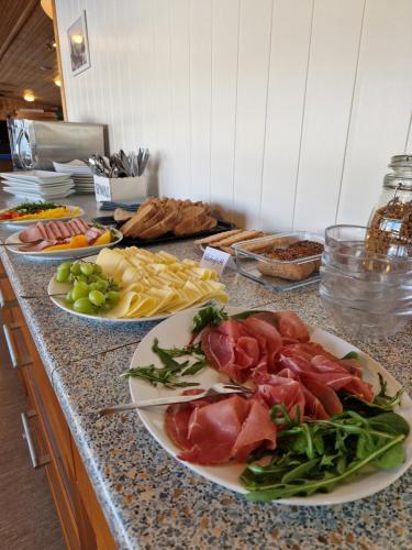 อาหารและเครื่องดื่ม, Arctic Motell in คอโตเคโน