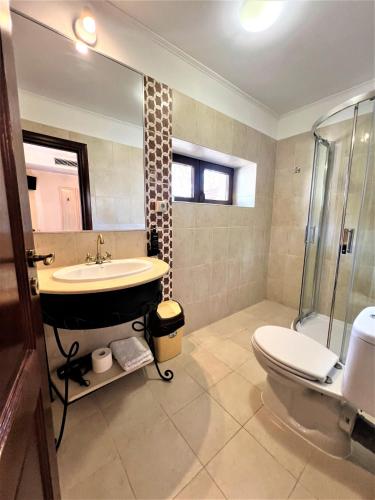 Standard Double or Twin Room image 4