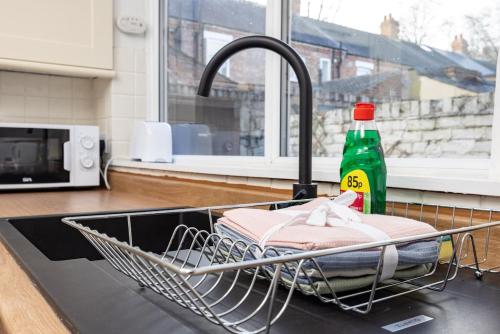 Modern & Cozy 2BR Stay in Darlington, Darlington (photo 2)