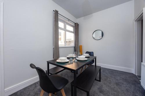 Modern & Cozy 2BR Stay in Darlington, Darlington (photo 5)