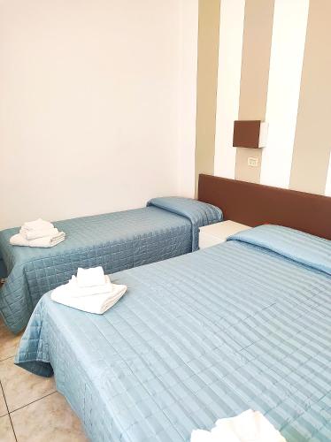 Standard Triple Room image 7